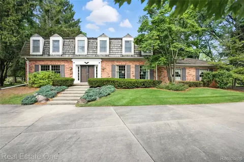604 Longford Dr, Rochester Hills, MI 48309