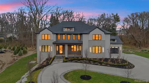 4627 Cimarron Dr, Bloomfield Township, MI 48302