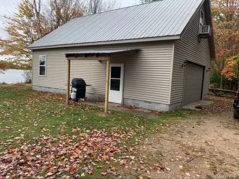 33902 W Birch Shores Dr, Trout Lake, MI 49793