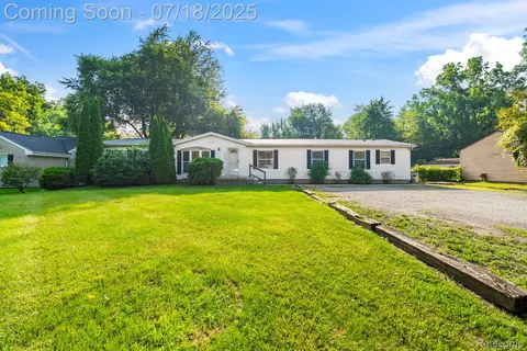 6315 Heyer St, Romulus, MI 48174