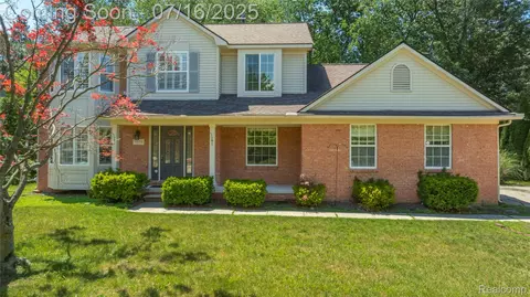 1844 Heron View Dr, West Bloomfield, MI 48324