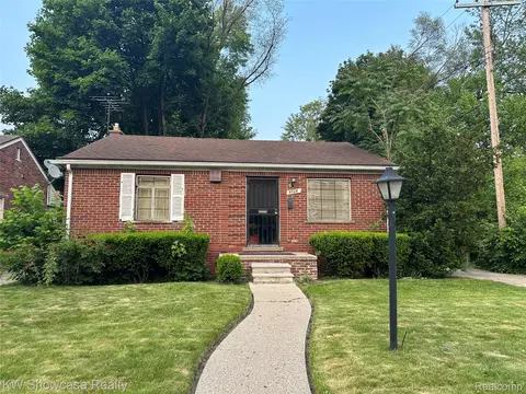 9528 Westwood St, Detroit, MI 48228