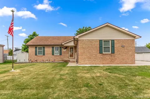 17054 Matthews St, Riverview, MI 48193