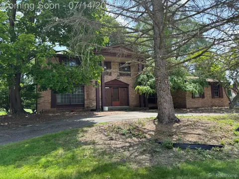 31192 Verona St, Farmington, MI 48331