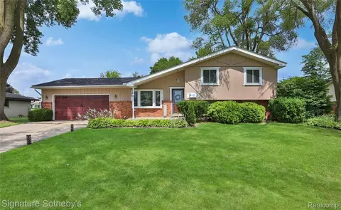 117 Edgelake Dr, Waterford, MI 48327