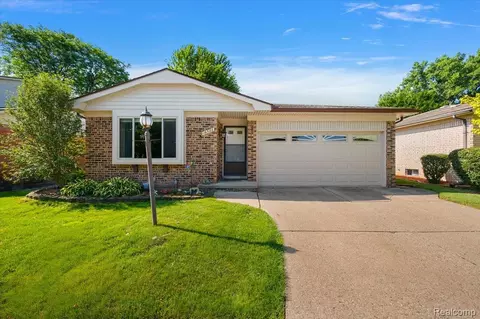 16322 Canterbury Ct, Macomb, MI 48044