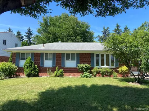 30823 Blairmoor Dr, Madison Heights, MI 48071