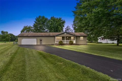 11413 Berkshire Dr, Clio, MI 48420