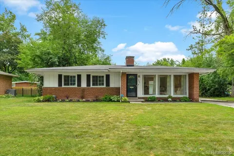 19425 Butternut Ln, Southfield, MI 48076