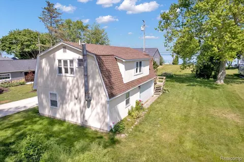 7937 Lakeview Dr, Worth, MI 48450