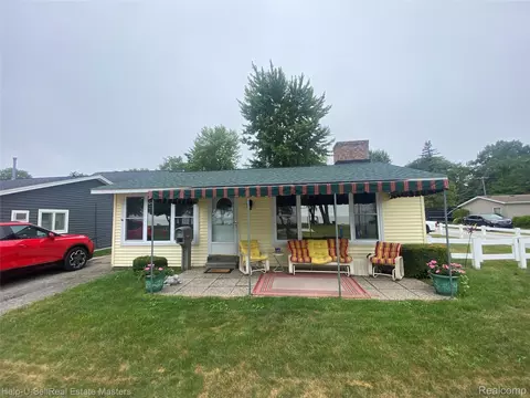 5871 Manor Dr, Fort Gratiot, MI 48059