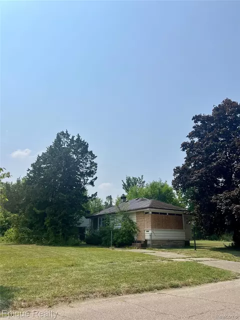 2425 Clement St, Flint, MI 48504