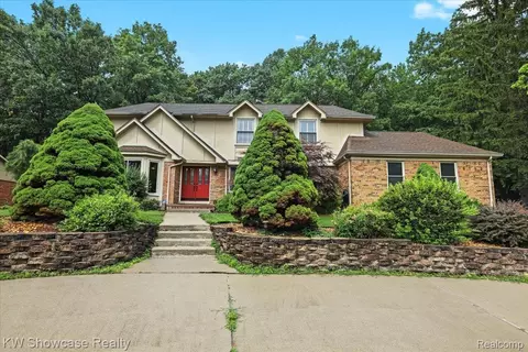 5152 Shenandoah Ct, West Bloomfield, MI 48323