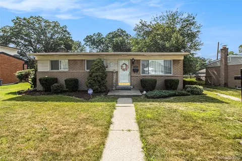 123 N Hawthorne St, Westland, MI 48185