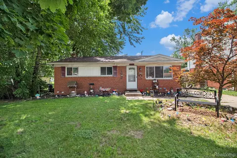 34919 Glover, Wayne, MI 48184