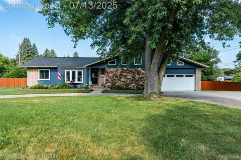 19549 Flamingo Blvd, Livonia, MI 48152