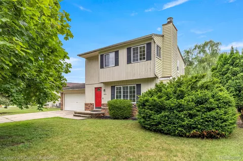 9032 Arlington Dr, Ypsilanti, MI 48198
