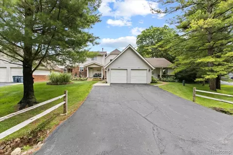 9099 Bavarian Way, Springfield, MI 48348