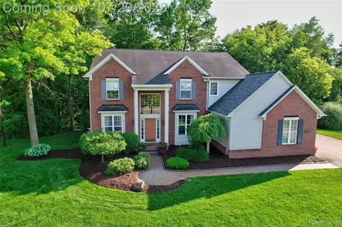 9589 Wellington Ct, Springfield, MI 48348