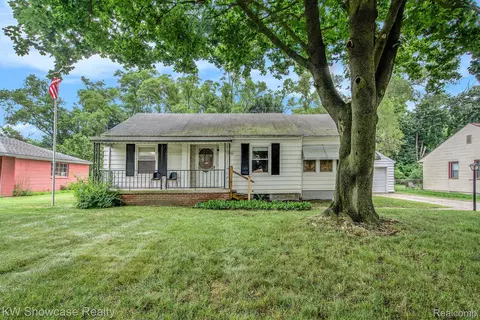 18638 Shadyside St, Livonia, MI 48152