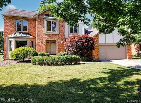 3377 Charlwood Dr, Rochester Hills, MI 48306