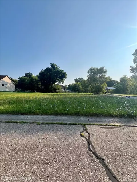 1 Whisper Ridge Ct, Burton, MI 48509