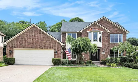 17540 E Northville Trl, Northville, MI 48168