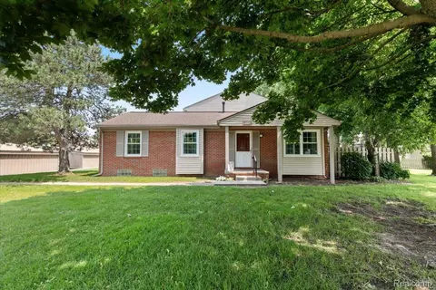 24690 Bashian Dr, Novi, MI 48375