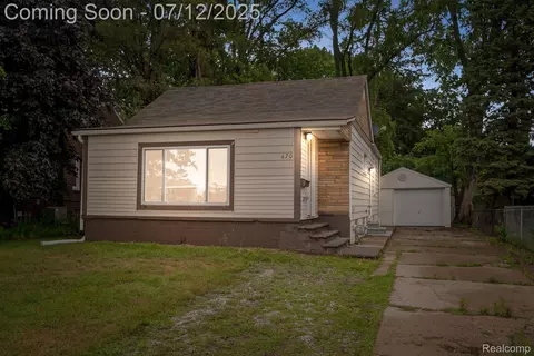 670 Pinecrest Dr, Ferndale, MI 48220