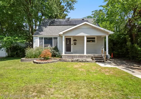 6318 Helen St, Garden City, MI 48135