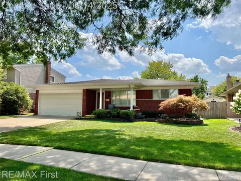 14618 Ivanhoe Dr, Warren, MI 48088