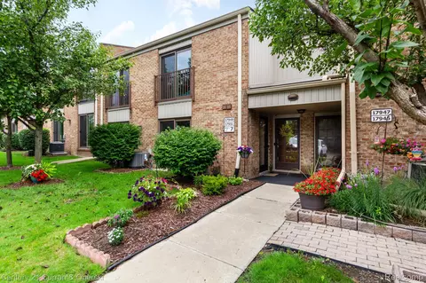 17951 University Park Dr #80, Livonia, MI 48152
