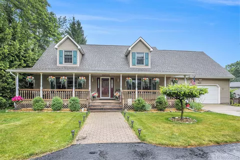 3597 N Shimmons Cir, Auburn Hills, MI 48326