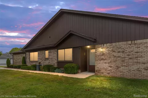 656 Country Club Dr, Saint Clair Shores, MI 48082