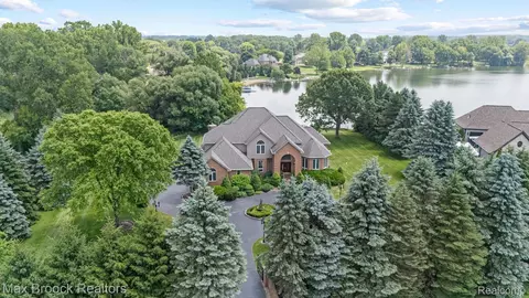 519 Hawksmoore Dr, Orion, MI 48348