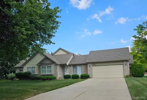 37838 Chase Run Dr, Sterling Heights, MI 48310