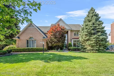 45450 Fountain View Dr, Canton, MI 48188