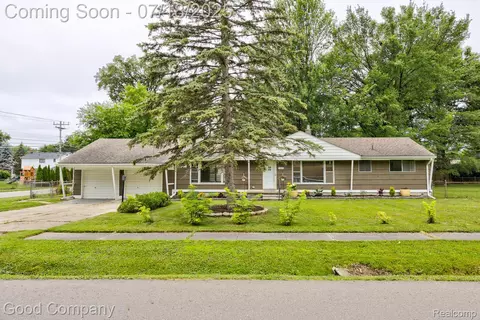 18913 Myron St, Livonia, MI 48152