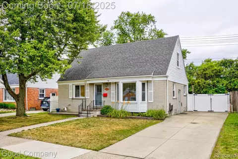 923 E 4th St, Royal Oak, MI 48067