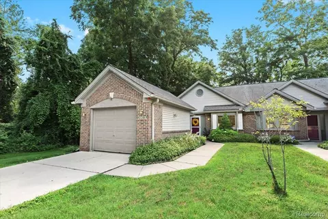 21291 Juniper Ct # 68, Farmington Hills, MI 48336