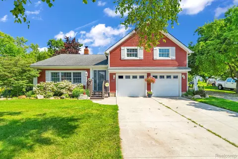 6036 Jeddo Rd, Grant, MI 48032