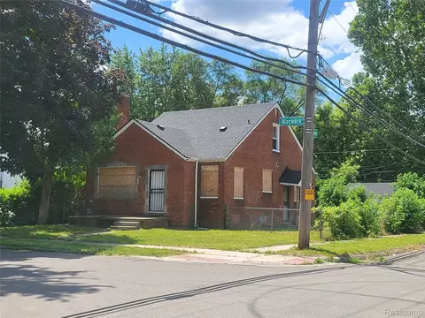 7445 Warwick St, Detroit, MI 48228