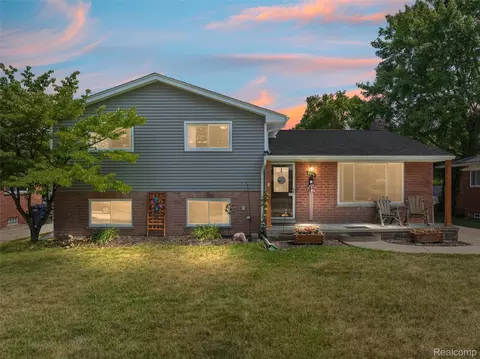8836 Birkhill Dr, Sterling Heights, MI 48314