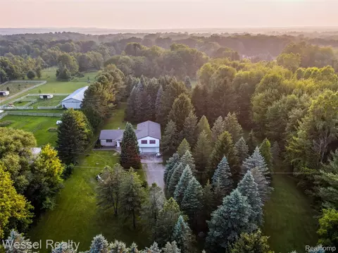 2465 Texter Rd, Addison, MI 48367