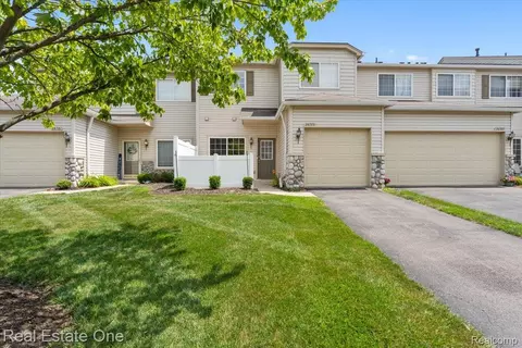 26783 Kirkway Cir, Woodhaven, MI 48183