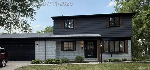 31035 Manhattan St, Saint Clair Shores, MI 48082