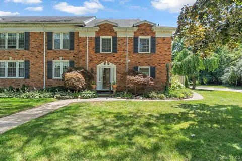 100 Billingsgate Ct, Bloomfield Hills, MI 48301