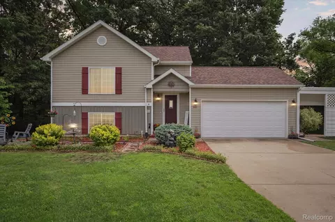 9481 Common Trl, Putnam, MI 48169