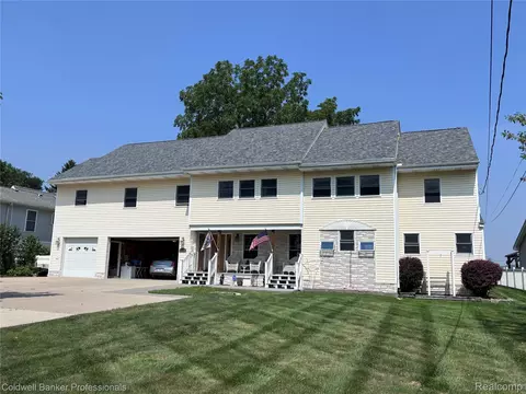 39883 Duluth St, Harrison, MI 48045