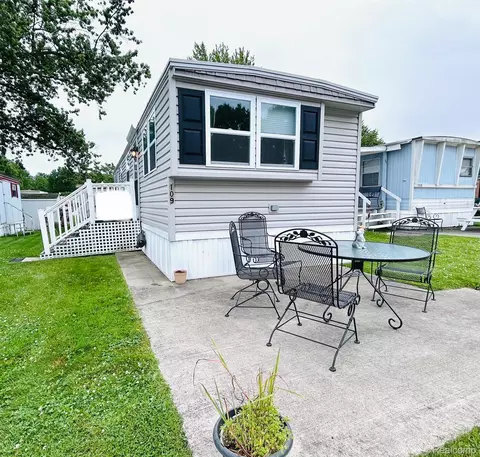 5203 Main St, Lexington, MI 48450